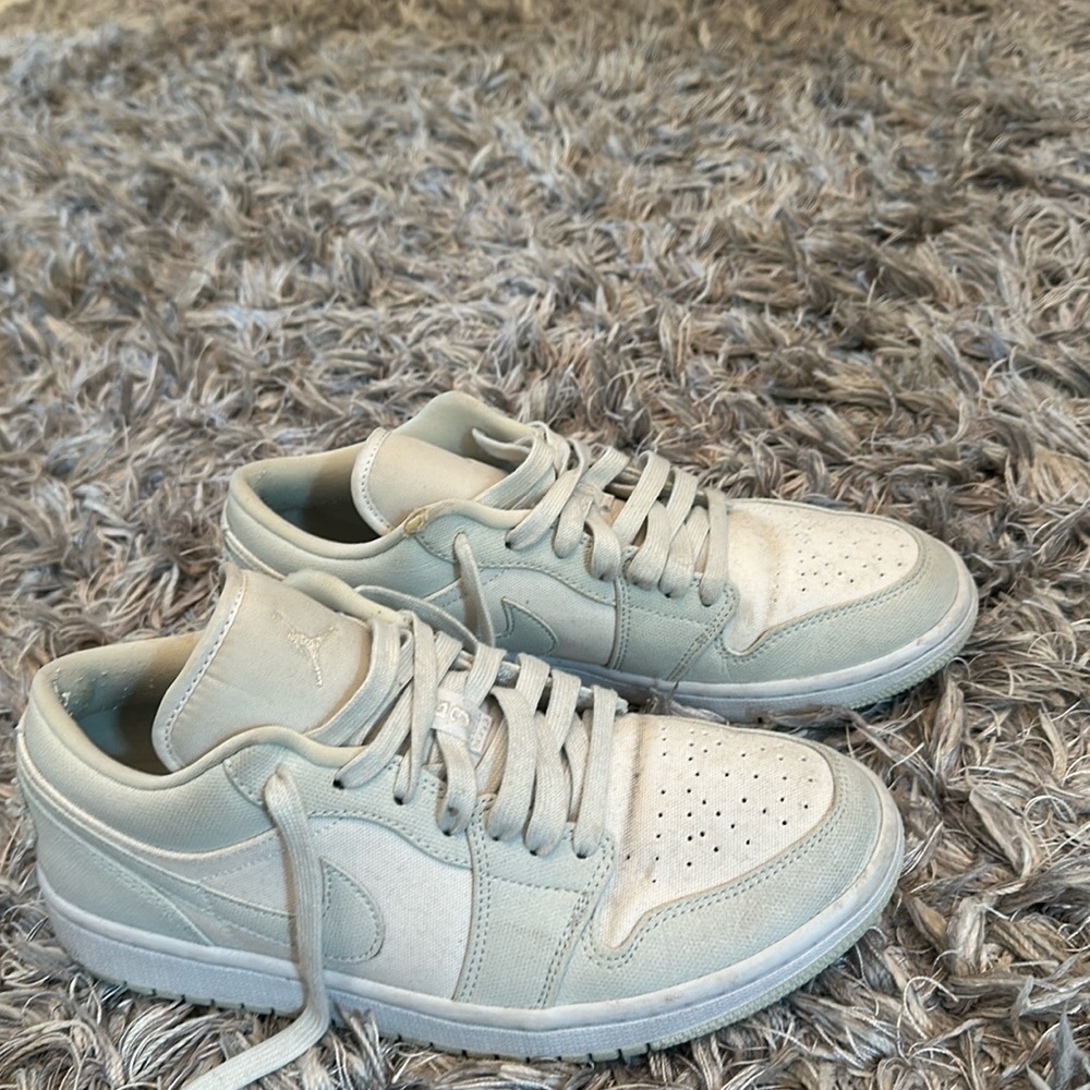 Low top jordan 1s women’s
